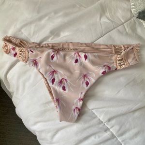 🌸 Acacia Island Orchid Gili bottom 🌸